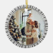 メリーモダンクリスマス家族写真白黒 セラミックオーナメント (正面)