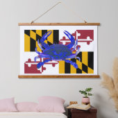 メリーランド州旗の上にメリーランドの青いカニ 吊り下げ型タペストリー (寝室)