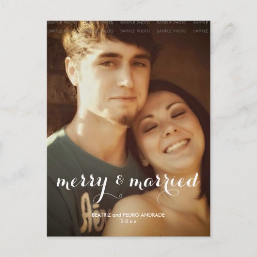 メリー結婚したクリスマス写真ホワイトスクリプトホリデー シーズンポストカード (正面)