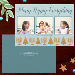 メリー金ゴールドブシンプルルー3 Photo Collage シーズンカード<br><div class="desc">これらの3つの写真コラージュホリデーカードをパーソナライズシンプル金ゴールドとパステルブルーメリーハッピーEverything interfaithデザイン。白の僅かなドロップシャドーと深いブルーの様式化された手のスクリプト書フォントは、関心を加え、5つの金ゴールドメノラと4つのクリスマスツリーの行フェイクは、これらのフラットなホリデーカードはあなたのクリスマスとハヌカーの挨拶のための選択スタイリッシュを作る。カードの背面にオプションの白い文字を表示する無地のと、文字と前面の縁ど3つの写真に一致するダークブルーの背景にのまわりには逆に表示される。この青と金ゴールドのモチーフは、多くの文化を融合した家族や休日の世俗的なデザインとして設計されており、キリスト教とユダヤ教の祝日に最適で祝す。</div>