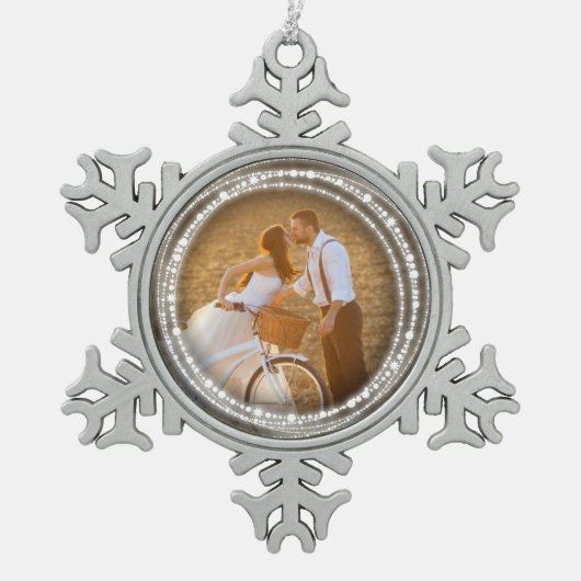 メリー&ブライトきらめくサークルのクリスマス写真 スノーフレークピューターオーナメント (正面)
