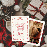 メリー&手結婚した引き赤い写真クリスマス シーズンカード<br><div class="desc">この祝美しいヴィンテージインスパイアと「クリスマスの魔法と新婚の至福の両方をキャプチャするように設計されたクリスマスのカードを持つカップルとして初めて。詳細と手図解入りの、写真付きのでエレガント、このフェスティバルのレッドカードは、波状のクラシックに囲まれた楽しいクリスマスの木を特徴縁ど、時間を超えた懐かしいtouchを追加する繊細な弓の上に。休日の挨拶を送りたいと思う新婚の人に最適ユニークな、このカードはクラシックの休日の魅力と一緒にあなたの新しい旅を発表モダンする心のこもったメッセージを組み合わせている。カードの前面には「メリー&結婚した」というフレーズが目立ち、季節の暖かさと新しい結婚の喜びを混ぜ合わせている。ヴィンテージインスパイアデザインは、クリスマスの精神と新しい人生の幸福を捉えスタイリッシュ、個人的な挨拶を送りたいカップルに理想的である。フェスティバルの赤いカラーパレットは目を引く伝統的と、典型的なホリデーカードの中で際立つ居心地の良いエレガントと美しさを作り出している。背面には、個人的な写真のための宇宙与えがあり、愛する人と一緒にお気に入りのの写真や婚約の写真を共有する機会があ結婚る。この思慮深い追加は、あなたのクリスマスの願いだけでなく、あなたの特別な日からの大切な思い出を共有し、友人や家族と接続する簡単を作る。カード高品質ストックで作らメリーれた&結婚したカードは記念にデザインされ、あなたの受け取り側は愛と献身の美しい思い出として誇らしげに表示される。新婚のカップル祝としての彼らの初めてのクリスマスに最適結婚した，このカードはあなたのホリデーカードリストのすべての人に喜びと気持ちを広げる。思慮深く、時代を超越し、ヴィンテージの魅力に満ちたこの手札図解入りの、写真付きのは、季節の暖かさと懐かしさを尊重しながら、新しい伝統を始めるのに最適である。</div>