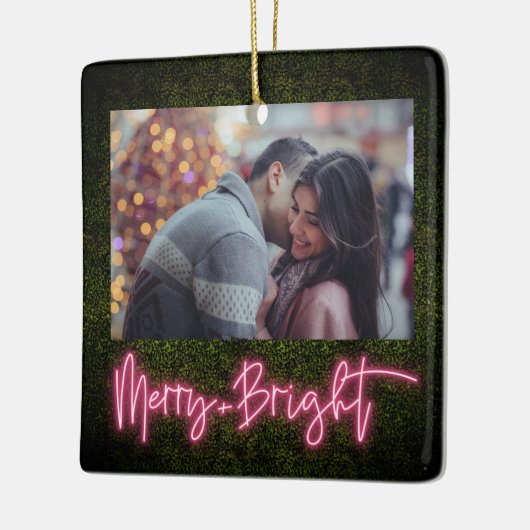 メリー + 明るいピンクのネオンBoxwoodのクリスマスの写真 セラミックオーナメント (左)