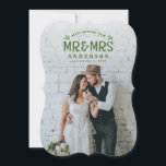 メリー&結婚したクリスマス結婚の写真カード シーズンカード<br><div class="desc">メリー&ク結婚したリ結婚スマスの写真カード今年のホリデーシーズンにスタイルで幸せなニュースを発表結婚し、この発表とクリスマス/休日のフォトカード。写真に合わせて背景色を変更する。コレクションの一部。</div>