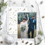 メリー&結婚したWinter Berry結婚の写真 箔シーズンカード<br><div class="desc">あなたの非常に独自の&ウィンターベリメリーーのフォトフォイル結婚したのホリデーカー結婚ドと一緒に休日の応援を広げる！このフェスティバル水色の冬のベリーの植物のパターンの背面結婚は、前面にフルブリードの写真を備え、「結婚した」と名を付けて結婚した、実在金ゴールド、銀またはバラの金ゴールド箔の手書き文字で表したスクリプト。あなたが好きなことを言うために文字をパーソナライズすることができ、それは本当に特別でユニーク、あなたの愛する人々のためのカードを作るホリデーシーズン。今日注文しろ！コレクションを表示： https://www.zazzle.com/collections/warm_winter_berry_cards_gifts-119732180680284762一致連絡する製品のデザイナー。著作権Anastasia Surridge for エレガント招待状，全著作権所有。</div>