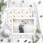 メリー&結婚したWinter Pine Berryの結婚写真 箔シーズンカード<br><div class="desc">あなたの非常に独自の&ウィンターメリーパインベリ結婚したーのフォトフォイルのホイル結婚ホリデーカードと休日の応援を広げる！カードの背面にはフェスティバルの赤いベリーとピネコンのパターン結婚が、白に囲まれた前面に縁どあなたの写真を備えて、'結婚した'と'Mr.金ゴールド、銀またはバラの実在金ゴールド箔の手書き文字でのミセスの名前。あなたが好きなことを言うために文字をパーソナライズすることができ、それは本当に特別でユニーク、あなたの愛する人々のためのカードを作るホリデーシーズン。今日注文しろ！コレクションを表示： https://www.zazzle.com/collections/winter_pine_berry_cards_gifts-119598628619978767一致連絡する製品のデザイナー。著作権Anastasia Surridge for エレガント招待状，全著作権所有。</div>