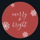 メリー&Bright Christmas Snowflaksスタンプ ラウンドシール<br><div class="desc">シンプルクリスマスの休日のデザイン雪のメリー結晶と明るい色の赤と白スキーム。</div>