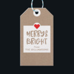 メリーBright Christmas Calendarカウントダウン ギフトタグ<br><div class="desc">魔法と祝フェスティバルの休日のシーズンと私たちのの休日のギフトのラベルカスタム。私たちのトレンディースタイリッシュと休日のデザインは、茶色の紙テクスチャのおもしろいブラシ手書きスタイルタイポグラフィで設計さメリーれた"明るい"の機能の上に明るい赤いハートが追加さフェイクれている。裏面はクリスマスのカレンダーのカウントダウンに似ている。あなたカスタマイズは自分の個人のデザインの好みに対して、文字のサイズ、文字の色、フォントおよびレイアウトを使用できる。</div>