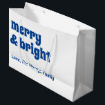 メリーBright Minimalist Christmas Family Black ラージペーパーバッグ<br><div class="desc">エレガントクリスマス色のミニマル抱き枕。タイポグラフィエレガントはシンプル白と大のメッセージと与えし、家族の贈り物の名前の下に"明るいメリー"と。バッグのデザインはシンプルクリスマス色のコレクションの一伝統的部である。クリスマスの季節に特別な、あなたはそれをパーソナライズし与えて、あなたの家族、友人や知り合いは次の休日の間にプレゼントすることができる。</div>