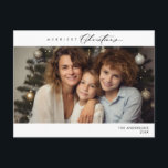 メリーChristmas Family Photo, Winter Happiness ポストカード<br><div class="desc">メリークリスマス。この祝家族の写真と季節の写真の居心地の良い幸せ冬と新年のはがき完全にカスタマイズされパーソナライズされたて、独自のグリーティングメッセージと。差出人住所を追加して簡単郵送。それはシンプル簡単だが居心地のモダン良いフェスティバルだ。これは、あなたの休日の願いを送信するのに最適なポストカードである。</div>
