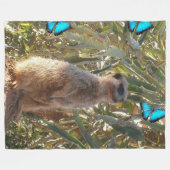 メルカットと蝶 フリースブランケット (正面(横))