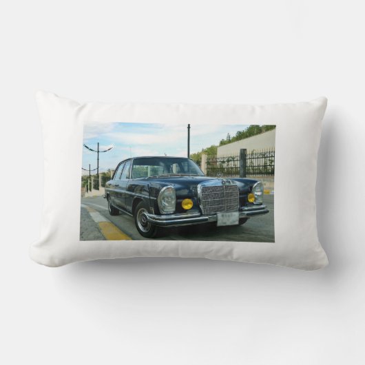 メルセデス・ベンツはドイツの高級自動車ブランド ランバークッション (正面)