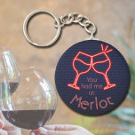 メルロに来た キーホルダー<br><div class="desc">ラウンドボタンキーチェーンは、おもしろい文字「You Have Me at Merlot」とミッドナイトブルーのレンガの背景に2つのネオンワイングラスを備えている。キーホルダーは家族や友人のために思い出に残る贈り物を作ったり、自分自身のために作り出したりする。ワインにお気に入りの変え。</div>