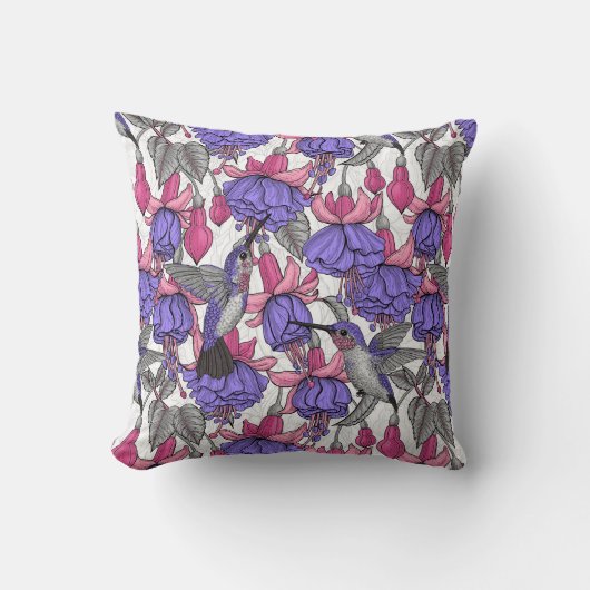 メルローズとピンクのハミングバードガーデン クッション (正面)