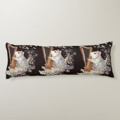 メロディアスホワイトラットボディピロー – エレガントなデザイン ボディピロー (裏面)