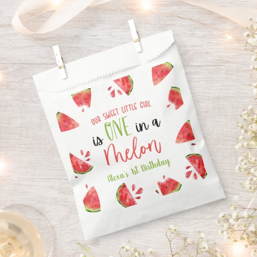 メロンに1つ1つ最初の誕生日パーティスイカ フェイバーバッグ (クリップ留めされた状態)