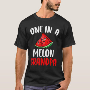 メロンのおじいちゃんスイカのフルーツファミリーマットに1つ Tシャツ