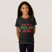 メロンのお母さんのお母さんがスイカをママにする Tシャツ (正面フル)