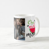 メロンのお母さんスイカ写真1枚 コーヒーマグカップ (正面右)