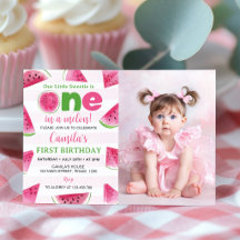 メロンの中の一人 1歳の誕生日スイカの写真