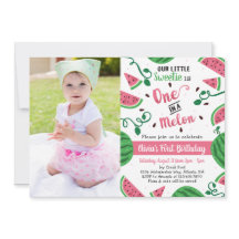 メロンの誕生日パーティーの招待状に1つ