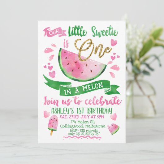 メロンをテーマにしたピンク色の1歳の誕生日招待状 招待状 (スタンド正面)