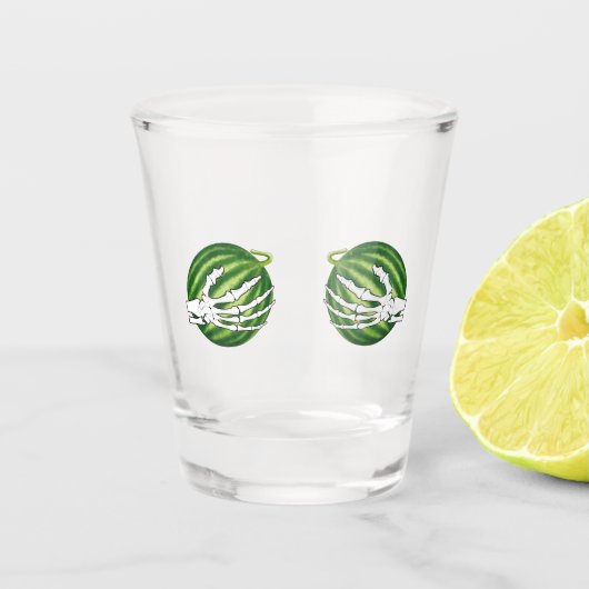 メロンを保持する面白いハロウィーンのスケルトンの手 ショットグラス (正面)