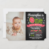 メロンチャルボードに1つ1歳の誕生日の写真 招待状 (正面)
