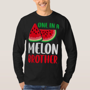 メロン兄弟のスイカの家族のマッチングの1つ Tシャツ