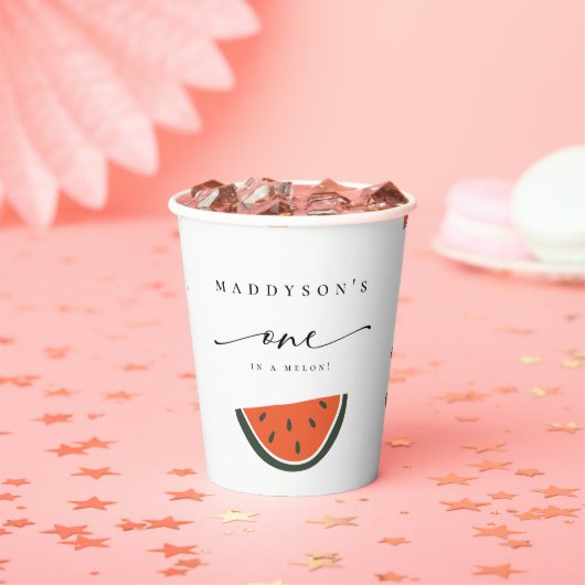 メロン1歳の誕生日パーティーに1人  紙コップ (インサイチュ)