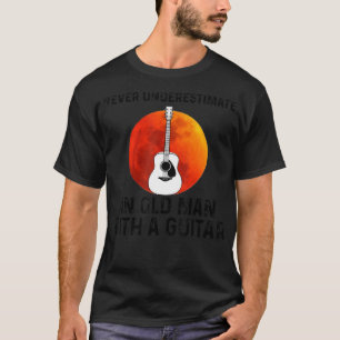 メンスはギターを持つ老人を決して甘く見ない Tシャツ