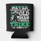 メンスはトライクCを持つ老人を決して過小評価しない 缶クーラー (裏面)