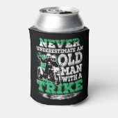 メンスはトライクCを持つ老人を決して過小評価しない 缶クーラー (缶裏面)