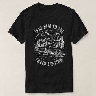 メンスは彼を駅まで連れて行おもしろいく Tシャツ