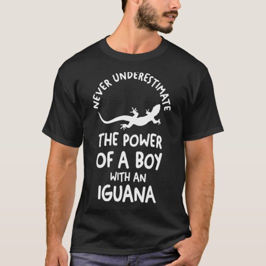 メンスは決して低い少年の力を過小評価しない Tシャツ (正面)