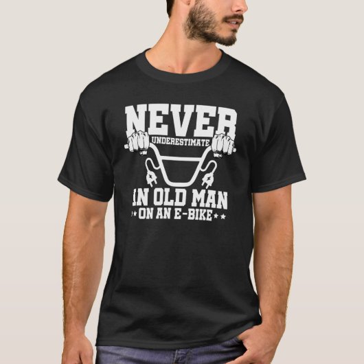メンスはEバイクCの老人を過小評価しない Tシャツ (正面)