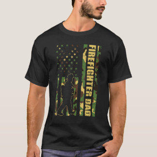 メンスカッコいいアメリカ国旗の迷彩消防士パパ Tシャツ