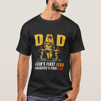 メンスパパソンズファースト・ヒーロー娘ファースト・ラブ・ファイア Tシャツ