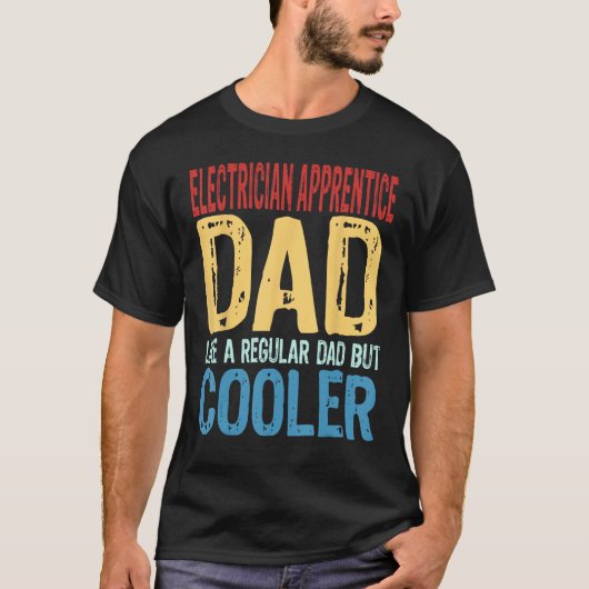 メンス電気技師の見習いパパは通常のDのようなもの Tシャツ (正面)