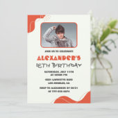 メンス18歳の誕生日招待状モダンフォトレッド 招待状 (スタンド正面)