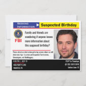 メンズおもしろい誕生日容疑者が情報を探している 招待状 (正面)