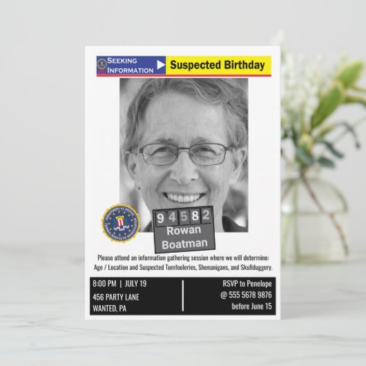 メンズおもしろい誕生日警察ユーモアのあるのムグショットのジョーク 招待状 (スタンド正面)