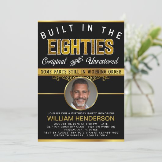 メンズおもしろい誕生日80年代に構築 招待状 (スタンド正面)