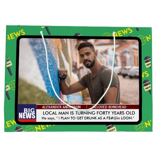 メンズおもしろい40th誕生日テレビニュース50th 60th ラージペーパーバッグ (裏面)