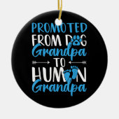 メンズが犬のおじいちゃんから人間のおじいちゃんに昇格 セラミックオーナメント (正面)