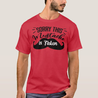 メンズこの口ひげはボーイフレンドとされておもしろいごめんね Tシャツ