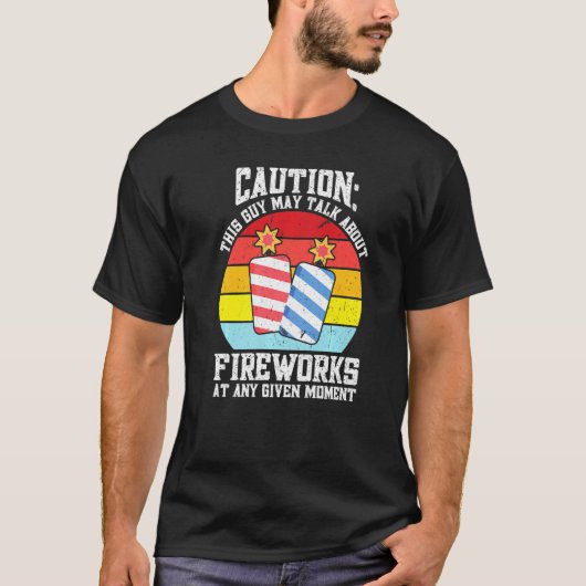 メンズこの男が花火のドライヤーについて話す Tシャツ (正面)