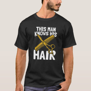 メンズこの男は彼の髪のヘアスタイルの髪のサロンを知っている Tシャツ