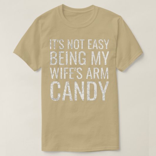 メンズそれは簡単ではない私の妻の腕のキャンディおもしろい Tシャツ (デザイン正面)