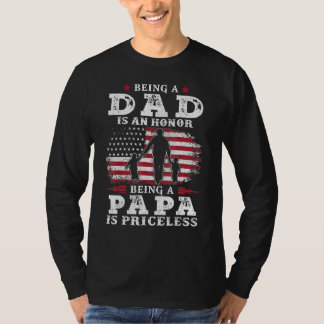 メンズはパパは名誉であるパパは高価である Tシャツ